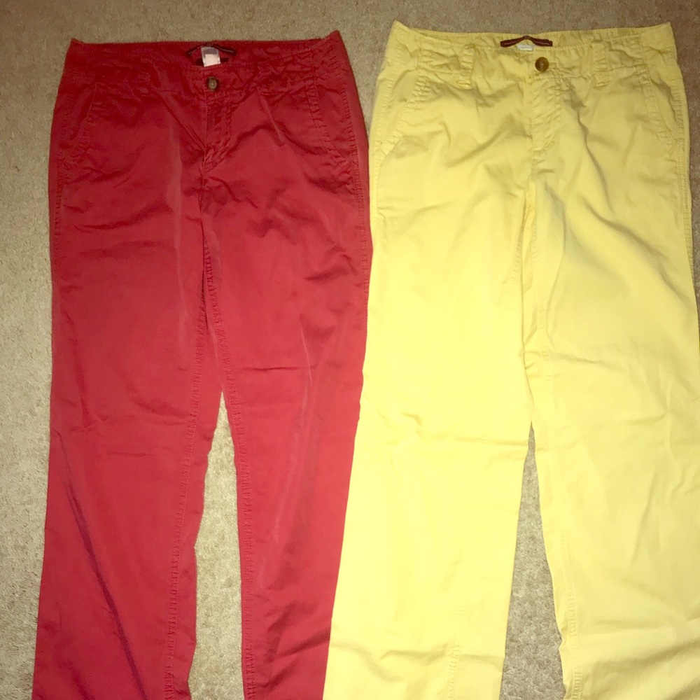 LOT: 2 pairs of Gap size 1 .